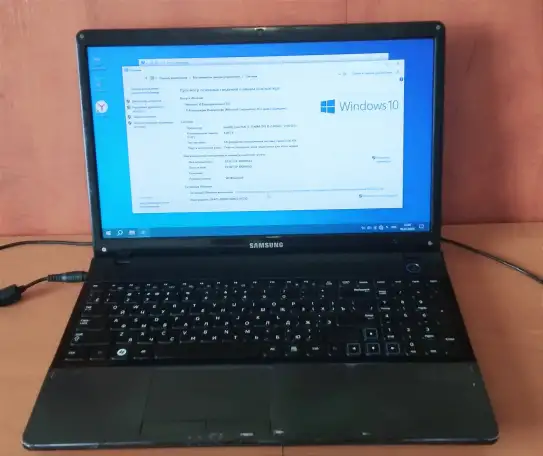 Ноутбук Samsung NP300E5Z, фотография 1