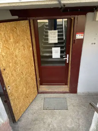 Полуподвальное помещение на расстоянии 100м от метро Восток, состоит из трех комнат, первая проходная, имеется санузел,, фотография 2