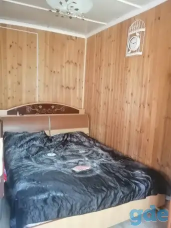 Пол дома,соседи изолированны не слышно,не видно,стены толстые красный кирпич,напротив озеро, фотография 3