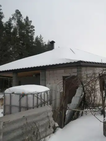 Продается дом 65  готовности с участком 15 соток. На участке свет , вода  скважина  . Рядом лес ,, фотография 5