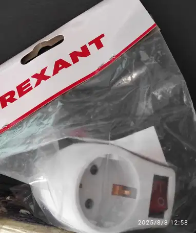Адаптер вилка-розетка с выключателем Rexant, фотография 3