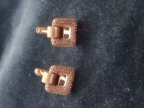 Продам серьги золотые с бриллиантами,вес 2,91г., фотография 1