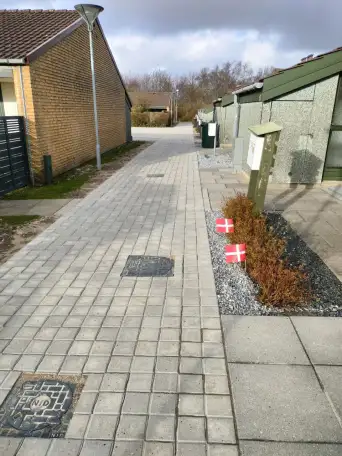 Рабочий на укладку тротуарной плитки в жилых районах и промзонах в ДАНИИ, фотография 2