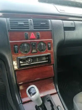 Авто после аварии Mercedes-Benz E-Class, фотография 15