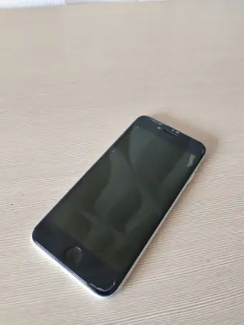 Найден iPhone SE 2020, фотография 3