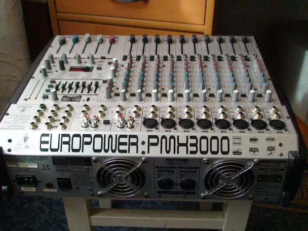 Активный микшер BEHRINGER3000 бу, фотография 3