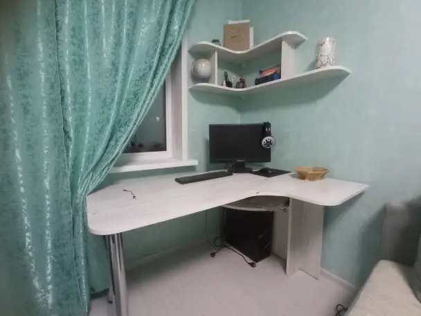 Продам стол и угловую полку, фотография 1