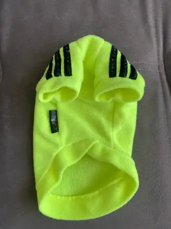 Красивая зеленая кофточка для маленькой собаки в стиле adidas, размер xs, подойдет для собачки 1-2 кг. Длина по спинке -, фотография 2