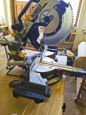 Торцовочная аккумуляторная пила DeWALT DCS781N., фотография 3