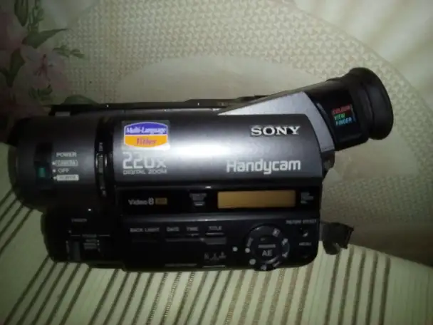 продам видеокамеру  SONY CCD-TR512E, фотография 2