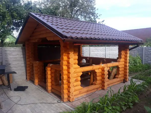 Беседка из оцилиндрованного или рубленного бревна, фотография 1