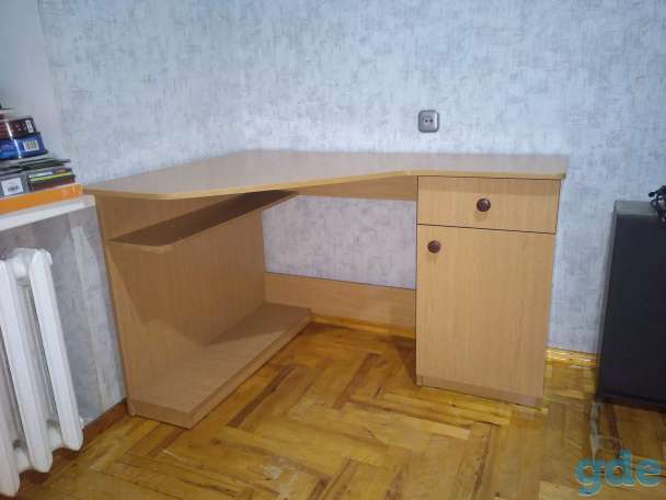 Компьютерный стол, фотография 1