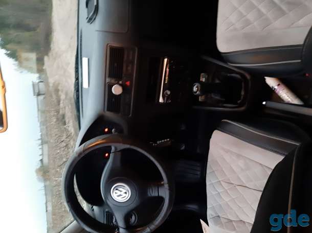 Автомобиль Volkswagen Golf IV, фотография 3