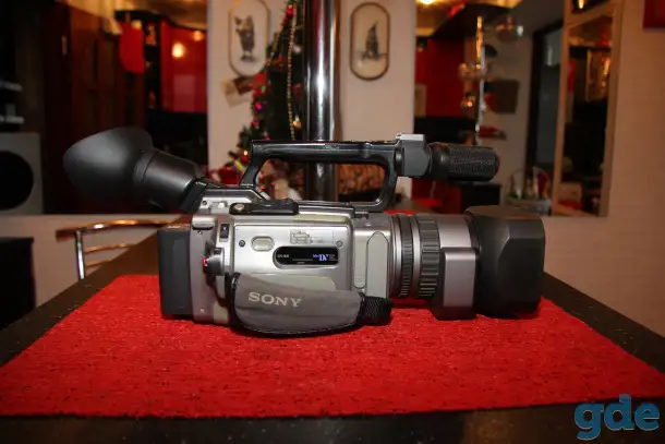 Видео камера SONY -DCR-VX2100E, фотография 1