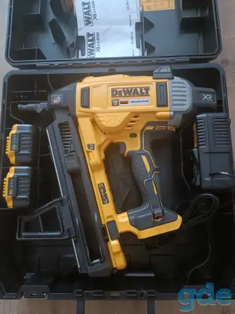 Монтажный нейлер (гвоздезабивной пистолет по бетону )DeWALT DCN890N 18V с двумя  аккумуляторами и зарядным устройством, фотография 4