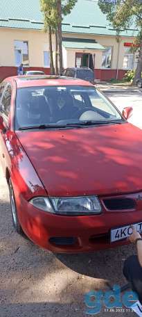 Автомобиль Mitsubishi Carisma, фотография 1