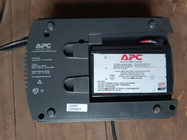 Источник бесперебойного питания APC BE525-RS, фотография 2
