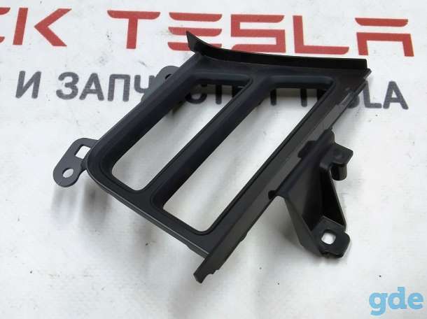 Зап. части для авто Tesla. Накладка воздуховода центральной панели GRAPH/BLK (водительская правая) (с повреждением) {MX_, фотография 3