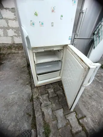 Холодильник BEKO полностью рабочий нужно вымыть, фотография 5