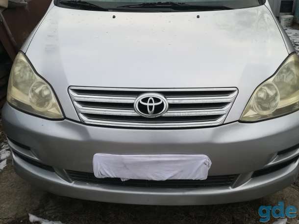 Легковое авто Toyota Avensis, фотография 2