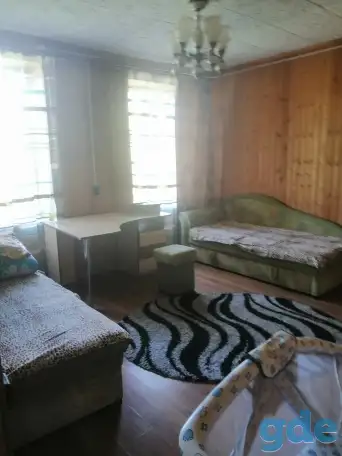 Пол дома,соседи изолированны не слышно,не видно,стены толстые красный кирпич,напротив озеро, фотография 6