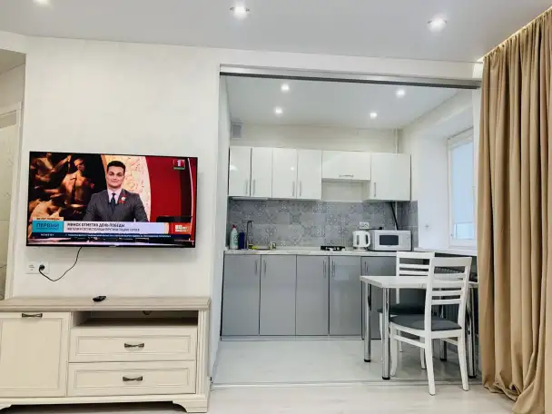 Отличная квартира рядом с парком, Ул.Долгобродская 3, фотография 2