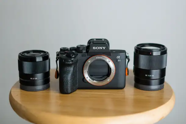 Совершенно новая беззеркальная цифровая камера Sony Alpha a7 IV, фотография 1
