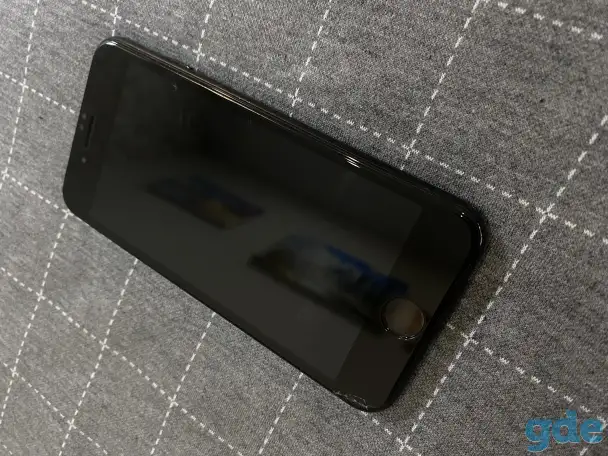 Продам IPhone SE 2020, фотография 1