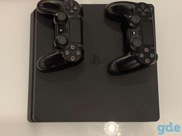 PlayStation 4 slim ( 1 TB ) + 2 джойстика, фотография 1