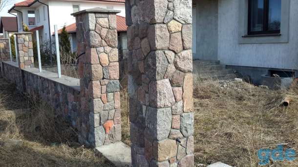 Заборы из колотого камня , клинкера, кирпича, бетона, фотография 3