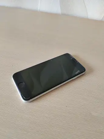 Найден iPhone SE 2020, фотография 1