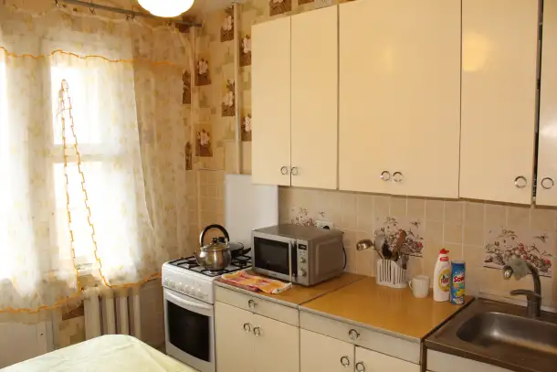 квартира посуточно, Строителей ул., фотография 1