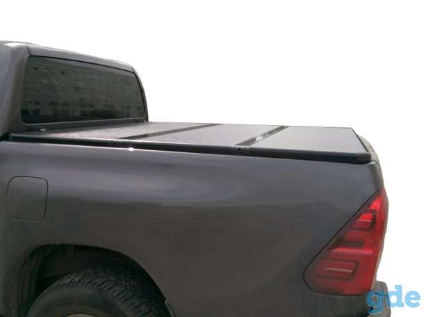 Жесткая трехсекционная крышка Toyota Hilux, фотография 1
