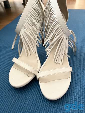 Босоножки Stuart Weitzman, фотография 1