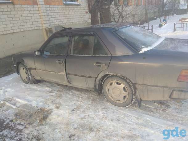 Машина Mercedes-Benz E-Class, фотография 3
