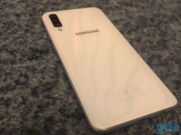 Samsung Galaxy A50, фотография 2