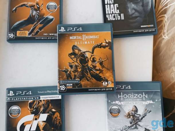 PS4 1 терабайт, 2 геймпада, 5 игровых дисков, фотография 2