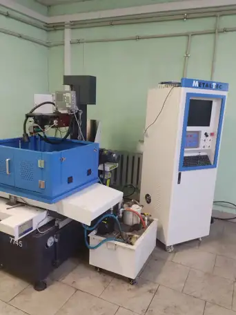 Электроэрозионный проволочно-вырезной многопроходной станок MetalTec DK 7745M Б/у, фотография 1