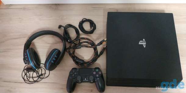 PS4PRO 1TB, фотография 1
