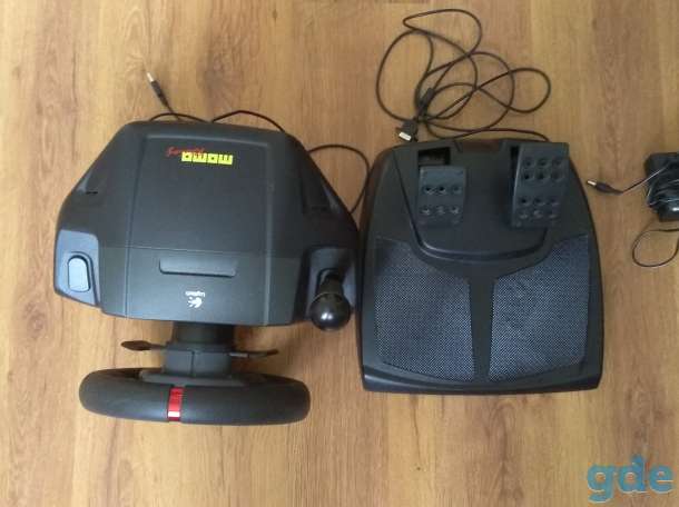 Игровой руль Logitech MOMO Racing, фотография 1