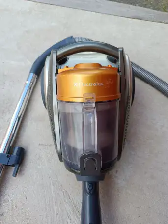 Пылесос Electrolux с колбой для мусора, фотография 2