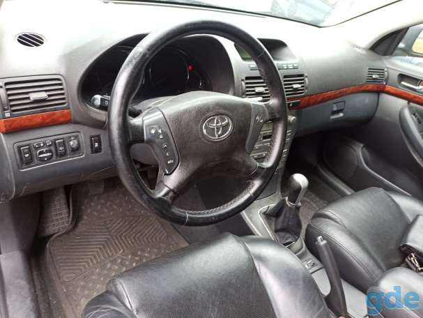 Машина Toyota Avensis, фотография 3