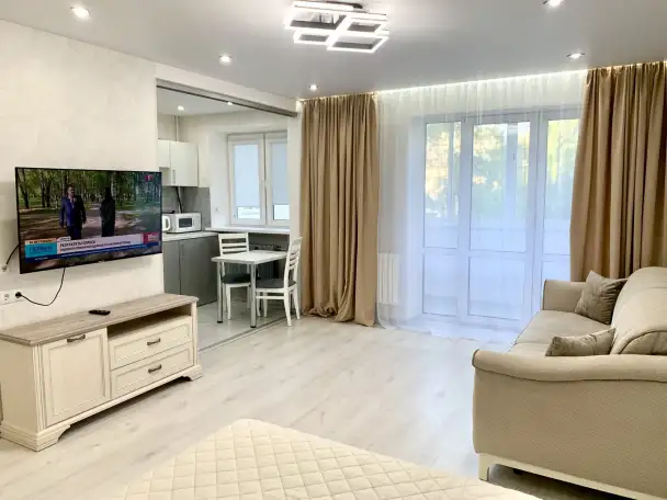 Отличная квартира рядом с парком, Ул.Долгобродская 3, фотография 1