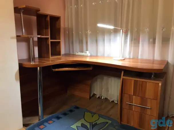 Продам компьютерный/письменный угловой стол, фотография 1