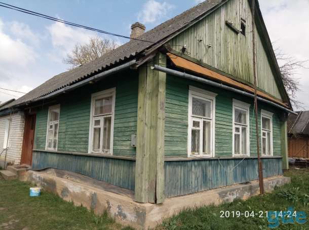 Продается в г/п Ивенец 1/2 доля квартиры в 2-х квартирном бревенчатом доме, фотография 1