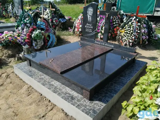 Памятники 