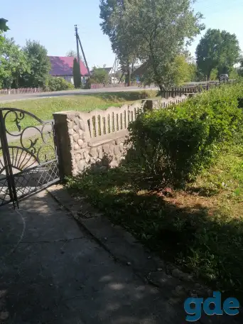 Пол дома,соседи изолированны не слышно,не видно,стены толстые красный кирпич,напротив озеро, фотография 5