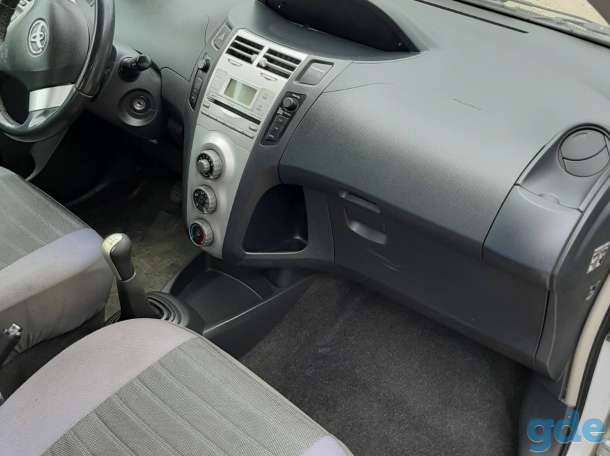 Автомобиль Toyota Yaris, фотография 5