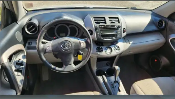 Продаю авто Toyota RAV4, фотография 7
