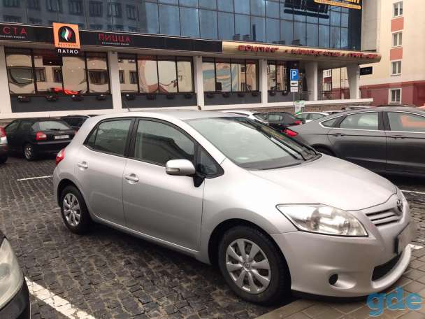 Автомобиль Toyota Auris, фотография 2